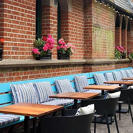 Schoolhouse Hotell 4*