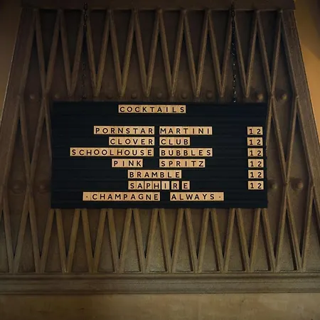 ホテル スクールハウス 4*